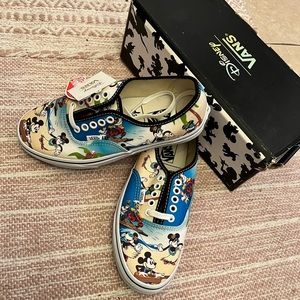 Disney vans Hawaii new in box never worn woman’s size 8